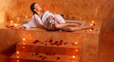 Maakt seks in de sauna jou ook zo geil? Nina “zweet” zelfs met drie mannen… Fuck-a-licious!