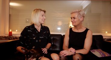 Oud & Jong: GILF Amy (53) en de jonge hengsten